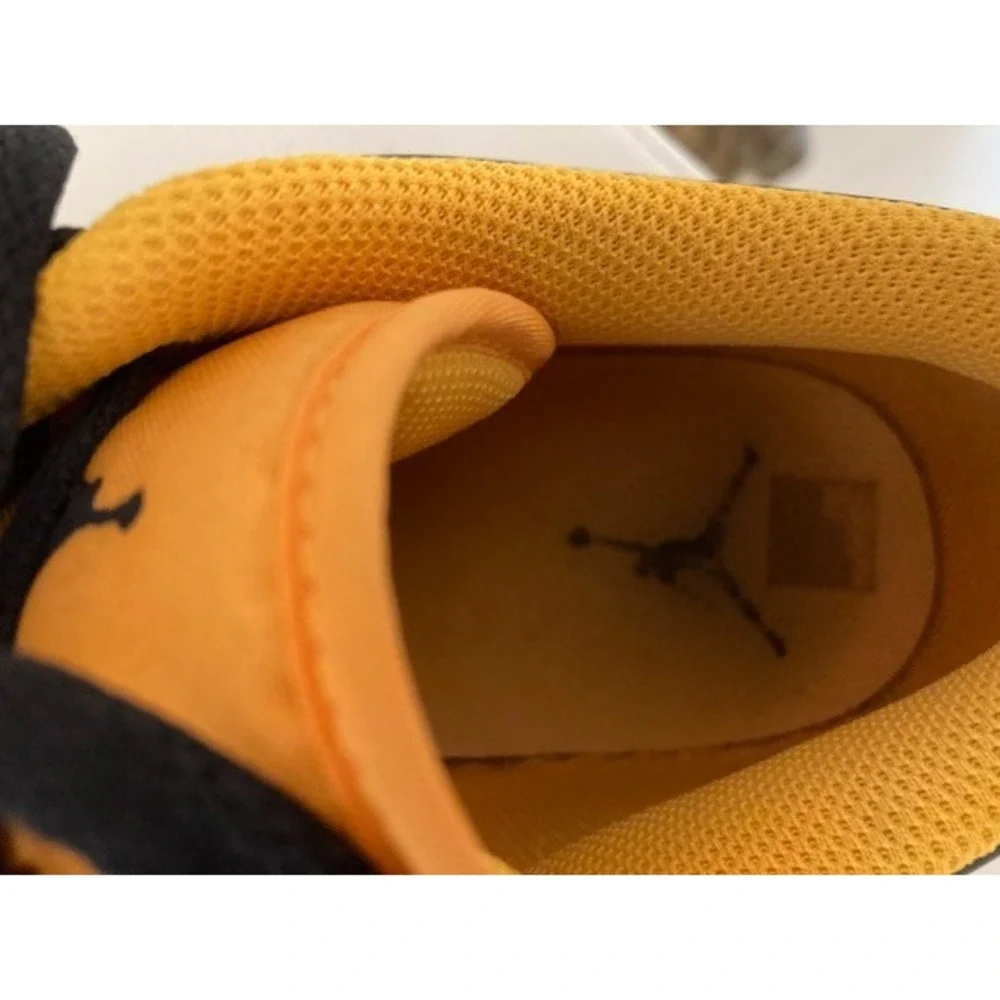 Air Jordan Nike 1 Low Taxi 10.5 Yellow and White Color Block Very Cool